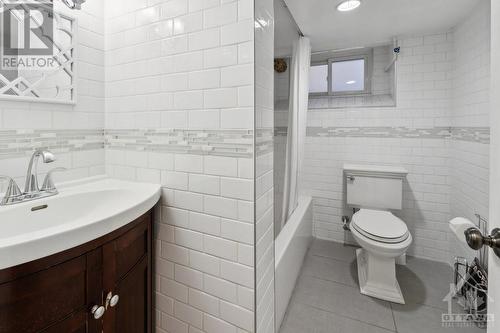 289 Clemow Avenue, Ottawa, ON - Indoor Photo Showing Bathroom