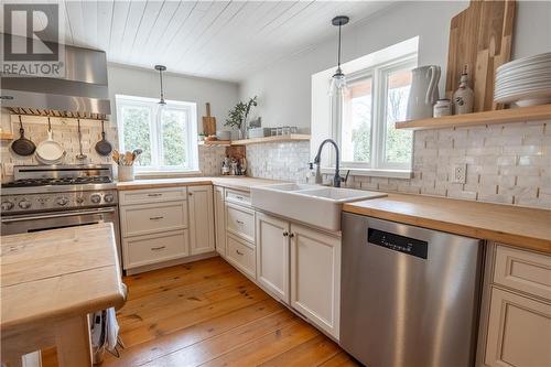 5644 Church Avenue, Williamstown, ON - Indoor Photo Showing Kitchen With Double Sink With Upgraded Kitchen