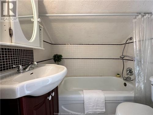 2597 Route 515, Sainte-Marie-De-Kent, NB - Indoor Photo Showing Bathroom