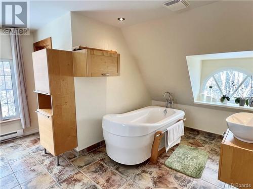 1900 Connemara Place, Bathurst, NB - Indoor Photo Showing Bathroom