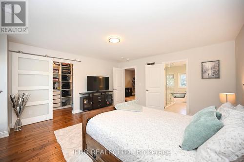 1242 Montclair Drive, Oakville, ON - Indoor Photo Showing Bedroom