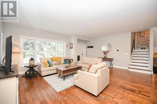 1242 Montclair Drive, Oakville, ON - Indoor Photo Showing Living Room