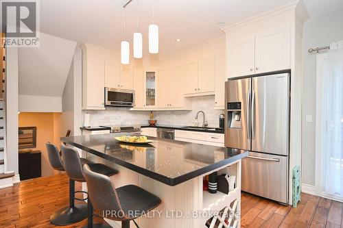 1242 Montclair Drive, Oakville, ON - Indoor Photo Showing Kitchen With Upgraded Kitchen