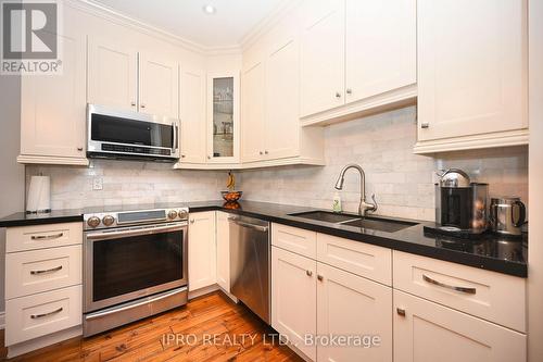 1242 Montclair Dr, Oakville, ON - Indoor Photo Showing Kitchen With Double Sink With Upgraded Kitchen