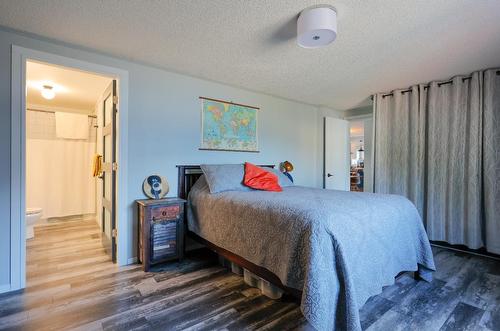 810 Silver Cove Drive, Silverton, BC - Indoor Photo Showing Bedroom