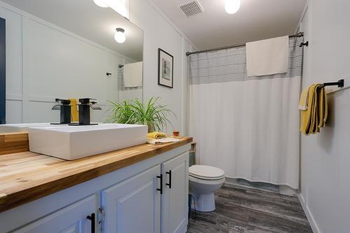 810 Silver Cove Drive, Silverton, BC - Indoor Photo Showing Bathroom