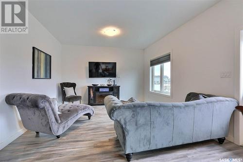 5334 Mckenna Crescent, Regina, SK - Indoor Photo Showing Living Room