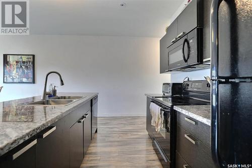 5334 Mckenna Crescent, Regina, SK - Indoor Photo Showing Kitchen With Double Sink