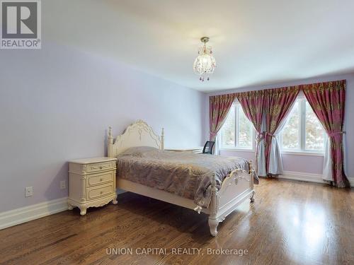 91 Springbrook Dr, Richmond Hill, ON - Indoor Photo Showing Bedroom