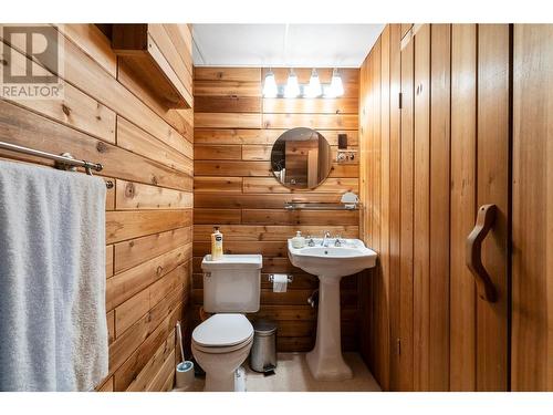 2876 Squilax-Anglemont Road, Lee Creek, BC - Indoor Photo Showing Bedroom