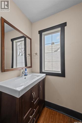 111 22Nd Street E, Prince Albert, SK - Indoor Photo Showing Bathroom