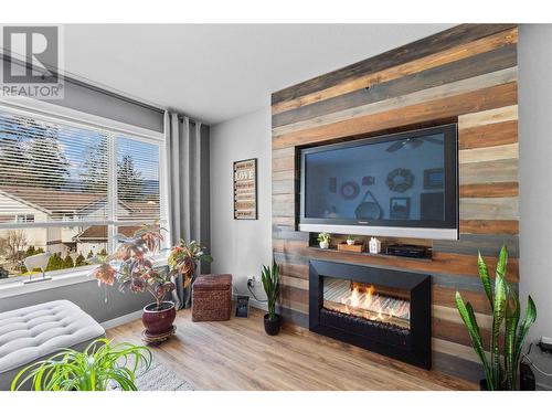 171 17 Street Se Unit# 1, Salmon Arm, BC - Indoor Photo Showing Living Room With Fireplace