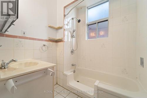 1309 King Street W, Toronto, ON - Indoor Photo Showing Bathroom