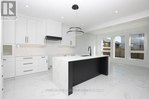 2286 Wickerson Road, London, ON - Indoor Photo Showing Kitchen