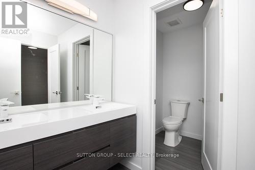 2286 Wickerson Road, London, ON - Indoor Photo Showing Bathroom