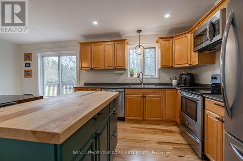 139 Highway 7A, Cavan Monaghan, ON - Indoor Photo Showing Kitchen With Double Sink