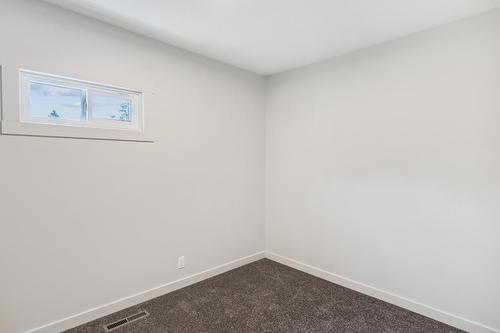 2633 10Th Avenue, Castlegar, BC - Indoor Photo Showing Other Room