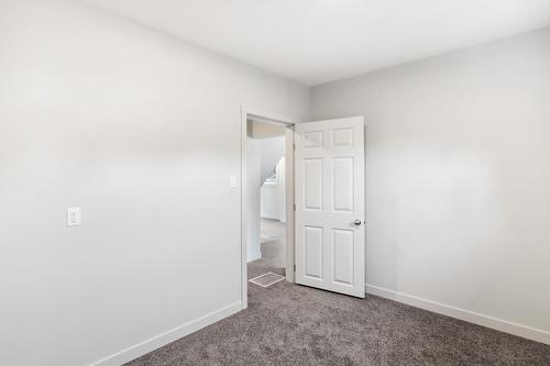 2633 10Th Avenue, Castlegar, BC - Indoor Photo Showing Other Room