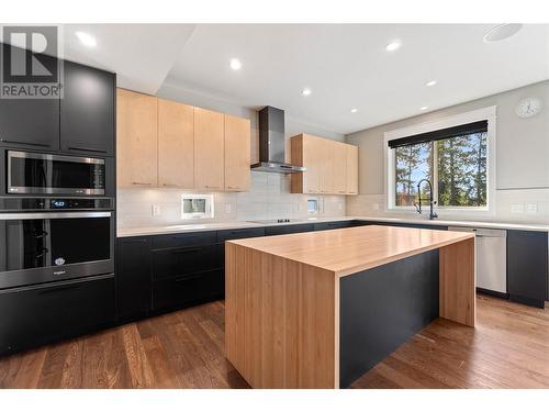 1281 23 Street Se, Salmon Arm, BC - Indoor Photo Showing Kitchen With Upgraded Kitchen