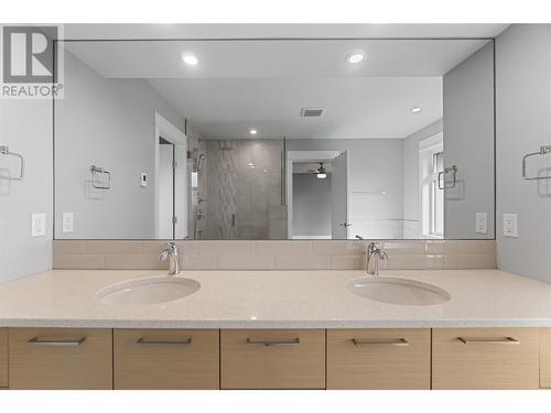 1281 23 Street Se, Salmon Arm, BC - Indoor Photo Showing Bathroom