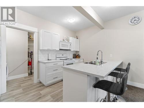 1281 23 Street Se, Salmon Arm, BC - Indoor Photo Showing Kitchen With Double Sink