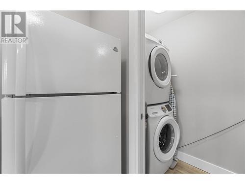 1281 23 Street Se, Salmon Arm, BC - Indoor Photo Showing Laundry Room