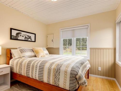 2760 Ritten Rd, Nanaimo, BC - Indoor Photo Showing Bedroom