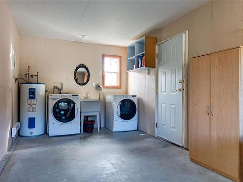 2760 Ritten Rd, Nanaimo, BC - Indoor Photo Showing Laundry Room