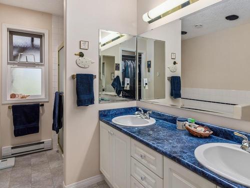 5-1700 Pritchard Rd, Cowichan Bay, BC - Indoor Photo Showing Bathroom