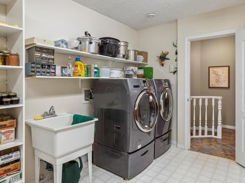 5-1700 Pritchard Rd, Cowichan Bay, BC - Indoor Photo Showing Laundry Room