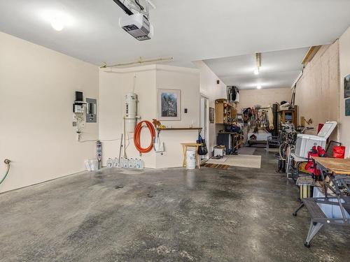 5-1700 Pritchard Rd, Cowichan Bay, BC - Indoor Photo Showing Garage