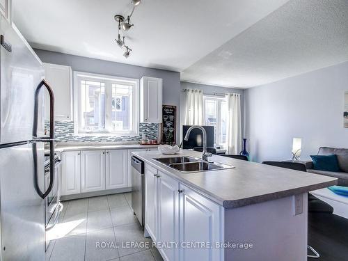 16 Melbrit Lane, Caledon, ON - Indoor Photo Showing Kitchen With Double Sink
