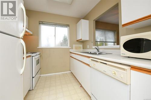 205 130 Back Rd, Courtenay, BC - Indoor Photo Showing Kitchen With Double Sink