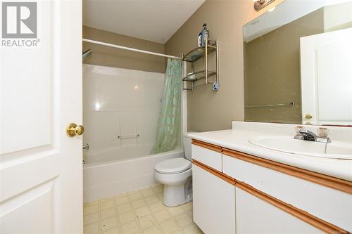 205 130 Back Rd, Courtenay, BC - Indoor Photo Showing Bathroom