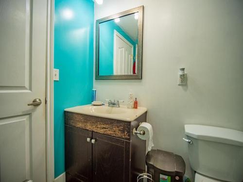 9653 Tranquille Criss Creek Rd, Kamloops, BC - Indoor Photo Showing Bathroom