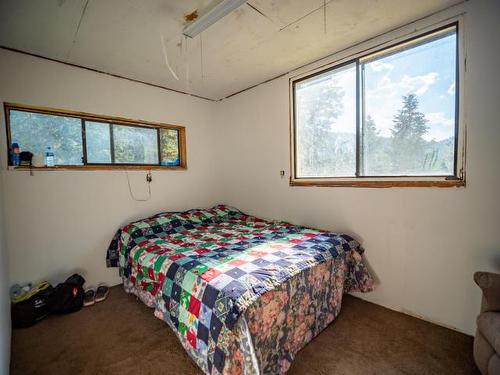 9653 Tranquille Criss Creek Rd, Kamloops, BC - Indoor Photo Showing Bedroom