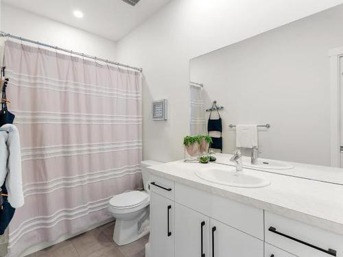 120-1701 Foxtail Drive, Kamloops, BC - Indoor Photo Showing Bathroom