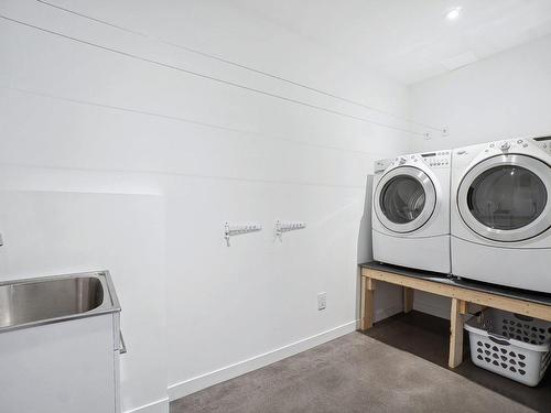 Salle de lavage - 170 Rue Lavigne, Mont-Tremblant, QC - Indoor Photo Showing Laundry Room