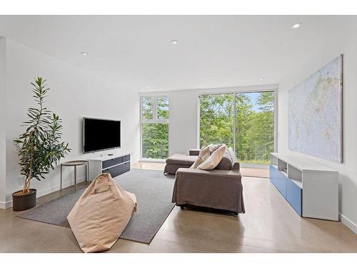 Salle familiale - 170 Rue Lavigne, Mont-Tremblant, QC - Indoor Photo Showing Living Room