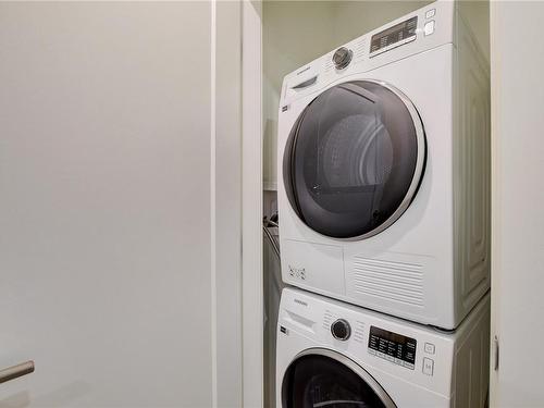 501-1628 Store St, Victoria, BC - Indoor Photo Showing Laundry Room