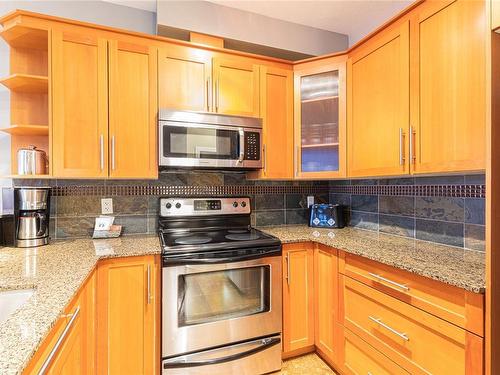 128A-181 Beachside Dr, Parksville, BC - Indoor Photo Showing Kitchen With Stainless Steel Kitchen