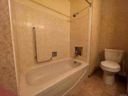 366 Jensen Ave West, Parksville, BC - Indoor Photo Showing Bathroom