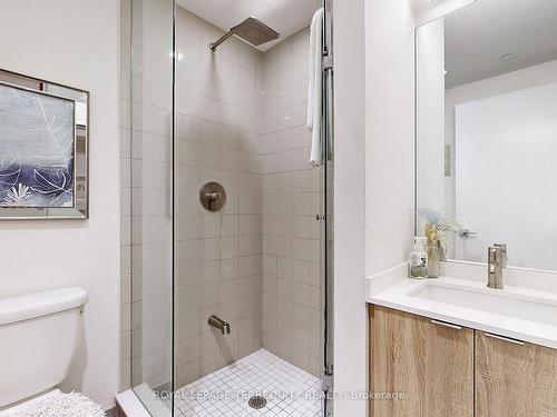 612-840 St Clair Ave W, Toronto, ON - Indoor Photo Showing Bathroom