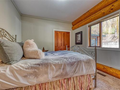 6690 Goose Lake Road, Vernon, BC - Indoor Photo Showing Bedroom