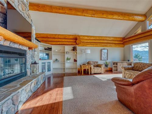 6690 Goose Lake Road, Vernon, BC - Indoor Photo Showing Living Room
