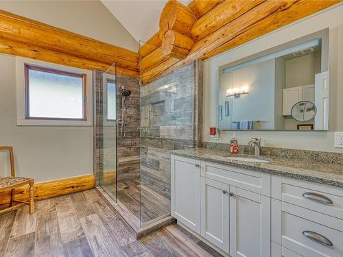 6690 Goose Lake Road, Vernon, BC - Indoor Photo Showing Bathroom
