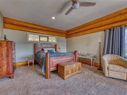 6690 Goose Lake Road, Vernon, BC - Indoor Photo Showing Bedroom