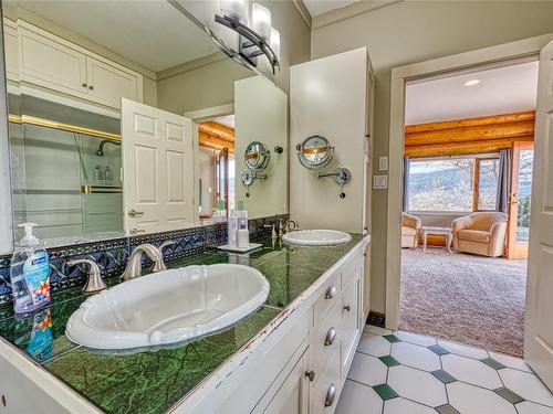 6690 Goose Lake Road, Vernon, BC - Indoor Photo Showing Bathroom