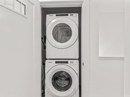 23-720 Valley Road, Kelowna, BC - Indoor Photo Showing Laundry Room