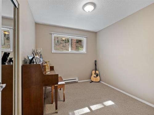 815 Steele Road, Kelowna, BC - Indoor Photo Showing Other Room